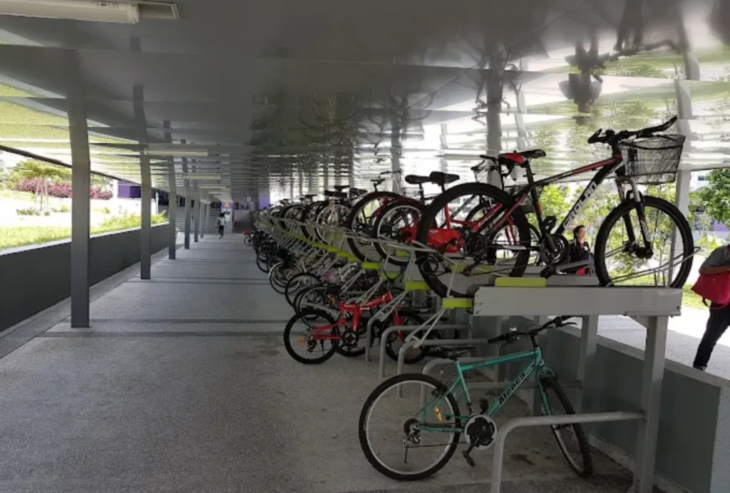 bus services & transport connections at tampines east mrt station