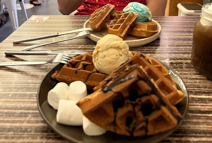 late-night desserts in tampines